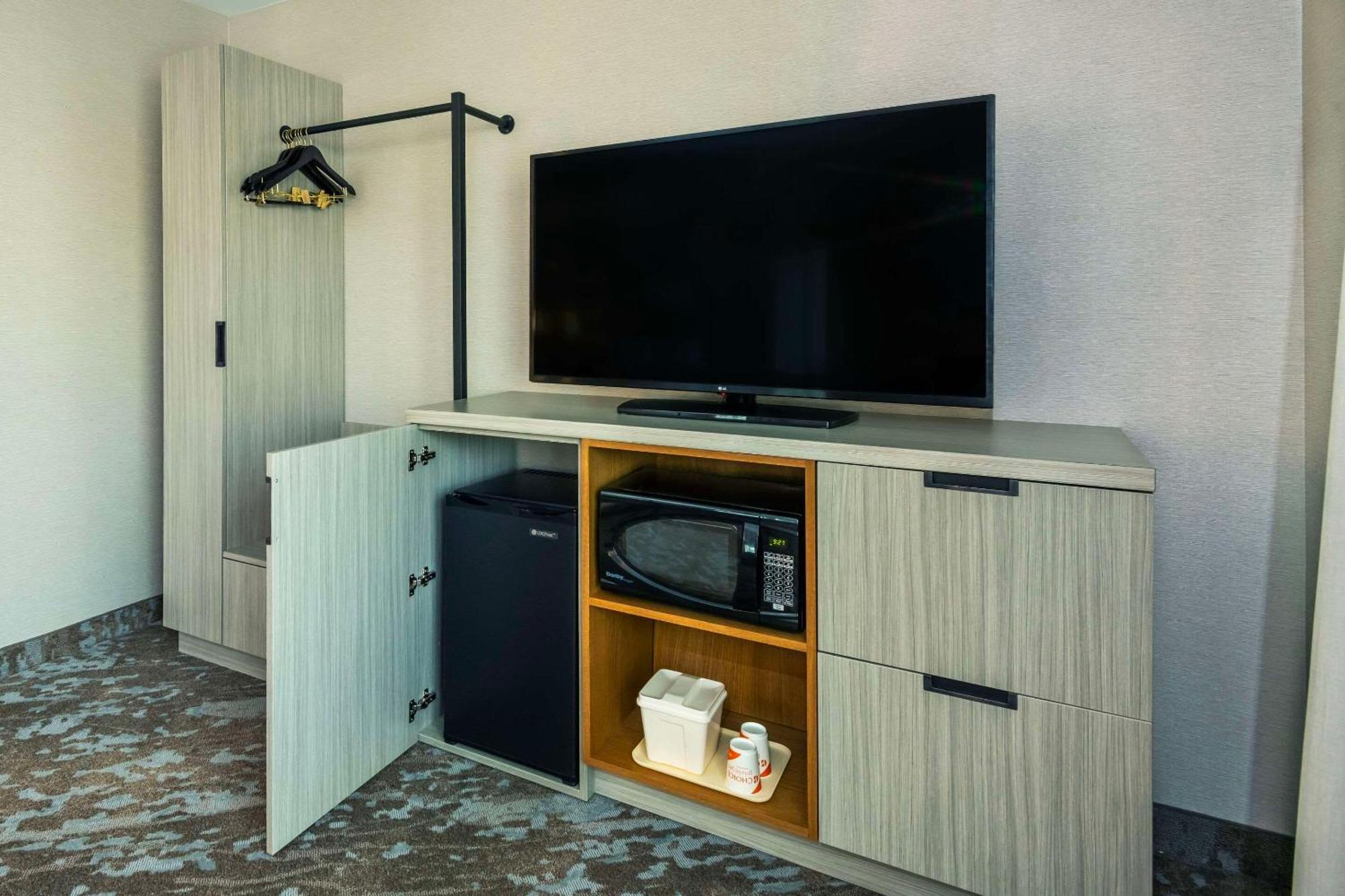 コンフォート イン エアポート イースト ケベックシティ エクステリア 写真